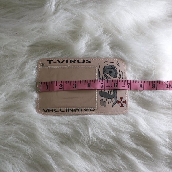 Resident Evil Zombie Vaccination Card Holder - Cream Color - NWT - Picture 5 of 5